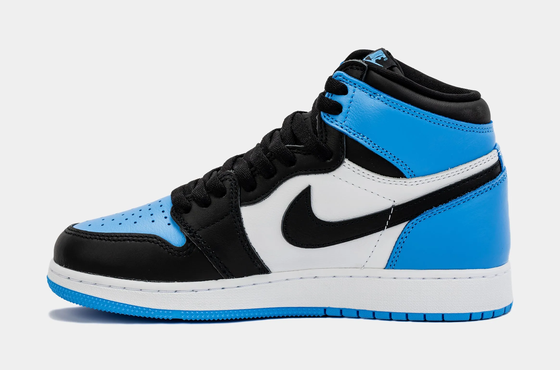 Air Jordan 1 Retro High OG University Blue Grade School Lifestyle Shoes (Black/Blue)