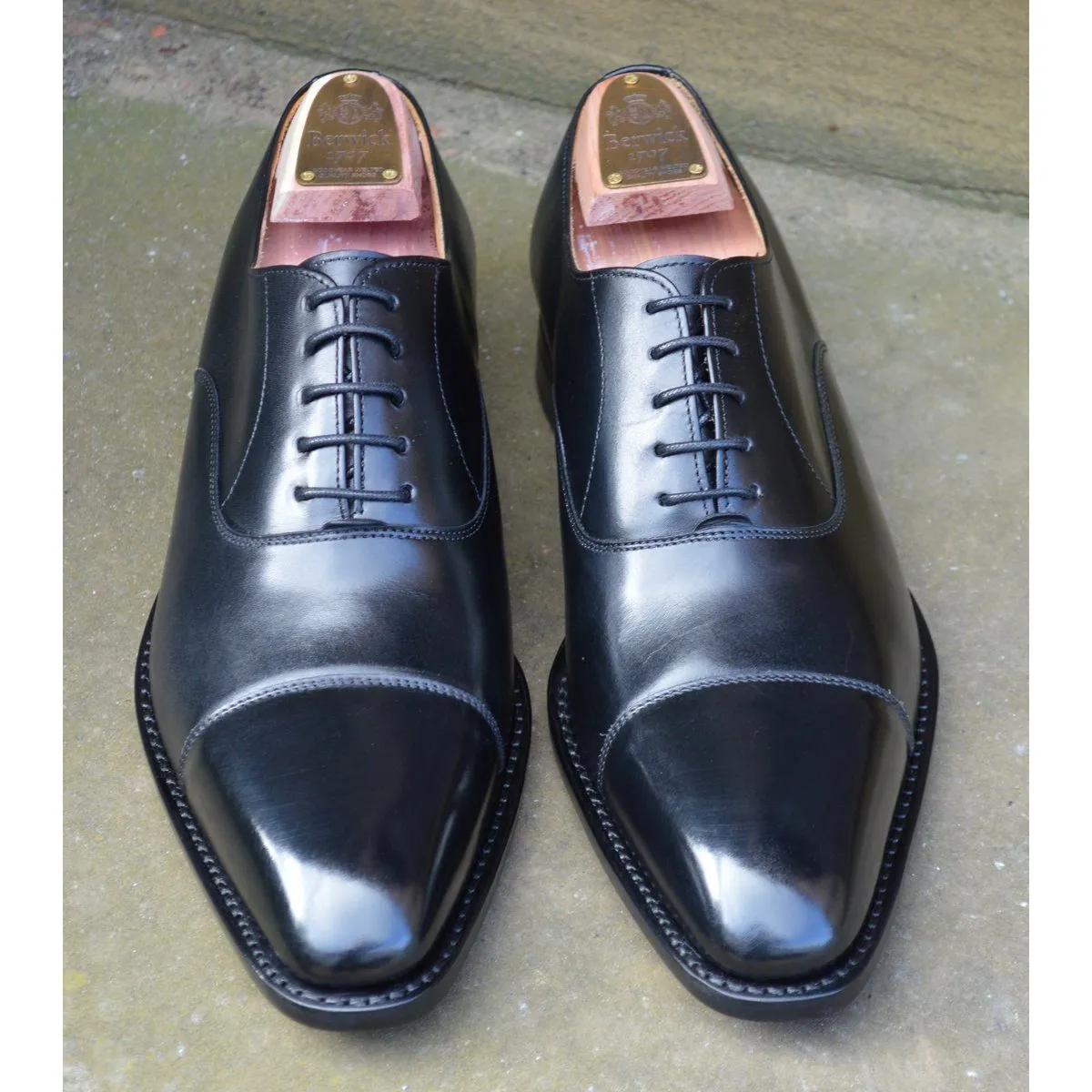 Berwick 1707 Straight Cap Oxford (2428) - Black Boxcalf