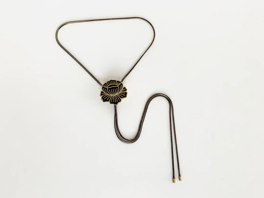 FLEUR DORÉE Bolo Tie