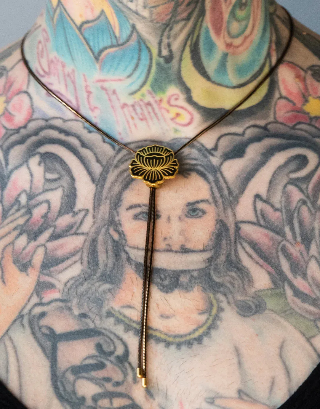 FLEUR DORÉE Bolo Tie