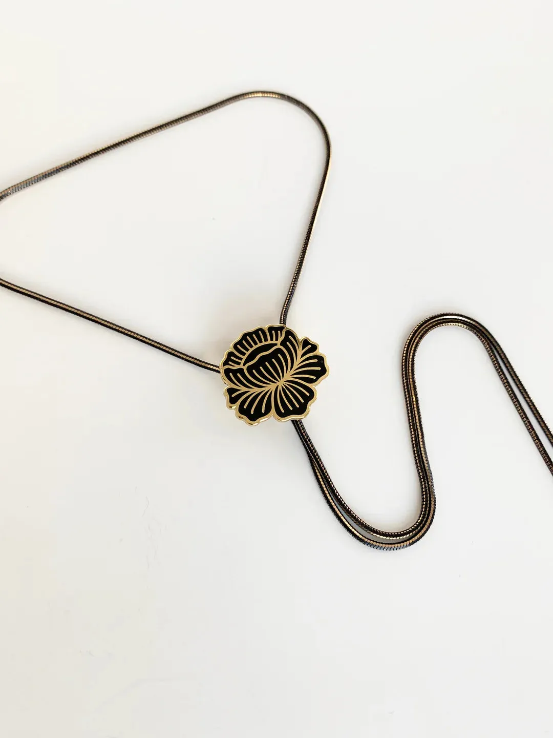 FLEUR DORÉE Bolo Tie