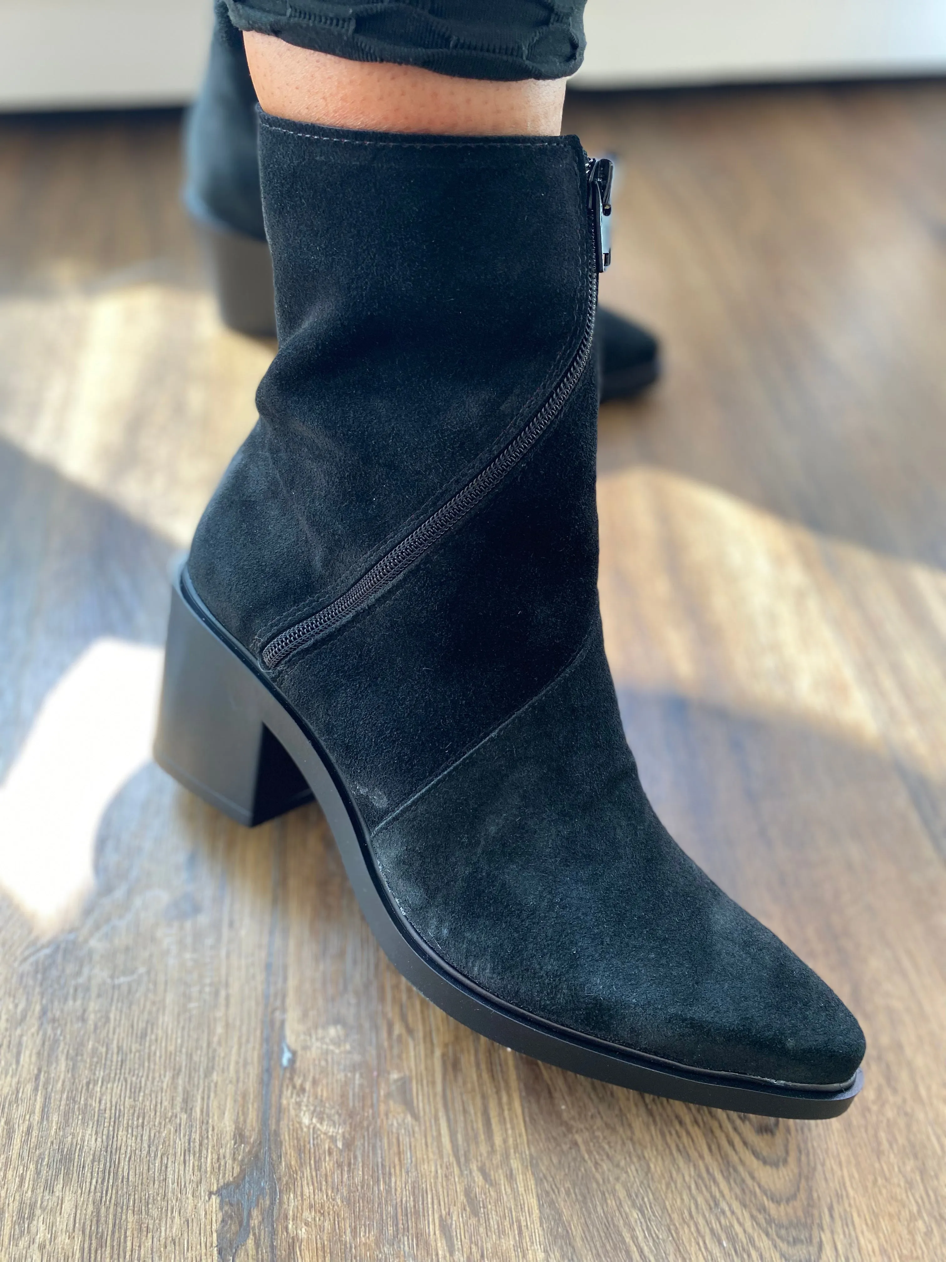 JOSE SAENZ SUEDE SIDE ZIP ANKLE BOOT 6514