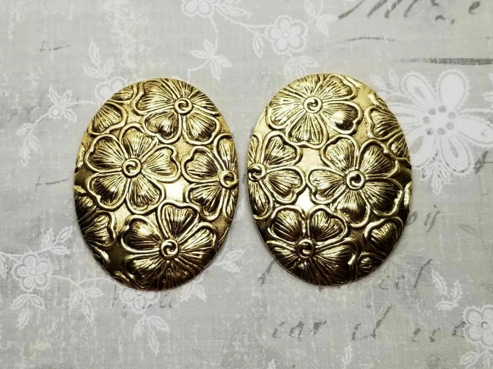 Large Brass Oval Dogwood Stampings x 2 - 4965RAT.