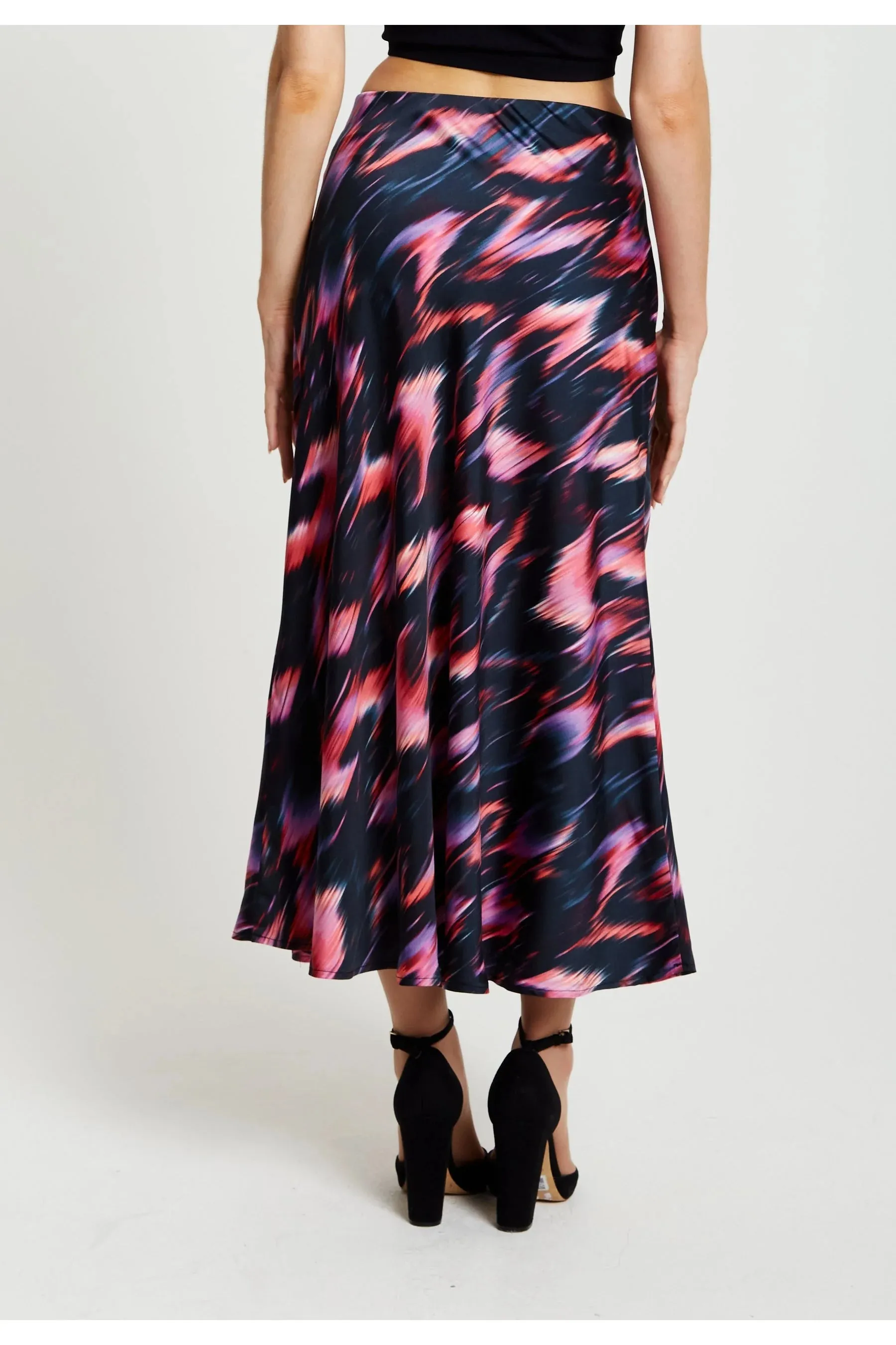 Liquorish Abstract Feather Print Midi Skirt In Black Pink