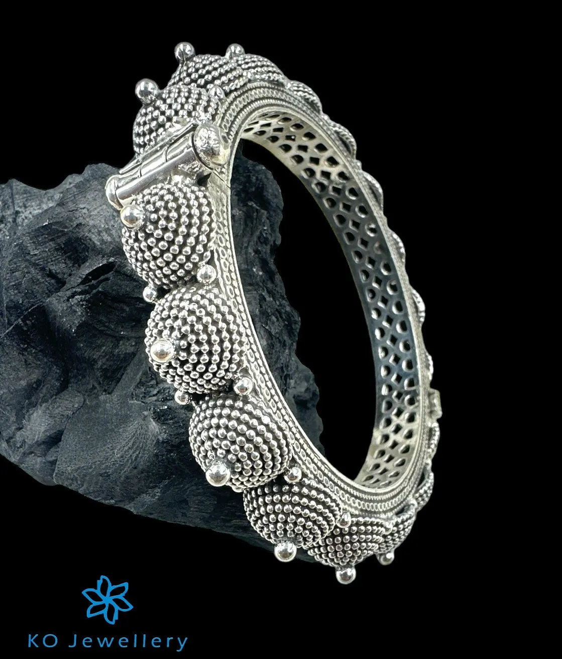 The Sadana Silver Openable Bracelet (Size 2.6)